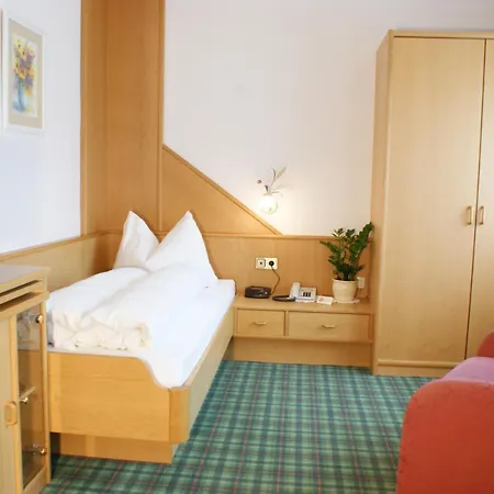 Central Hotel 4*
